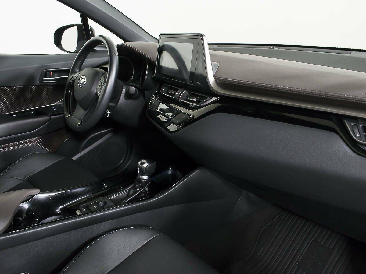 Toyota C-HR 2019, серебряный