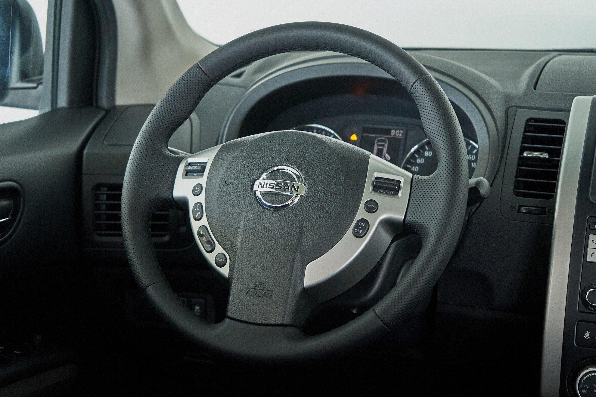 Nissan X-Trail 2011, черный