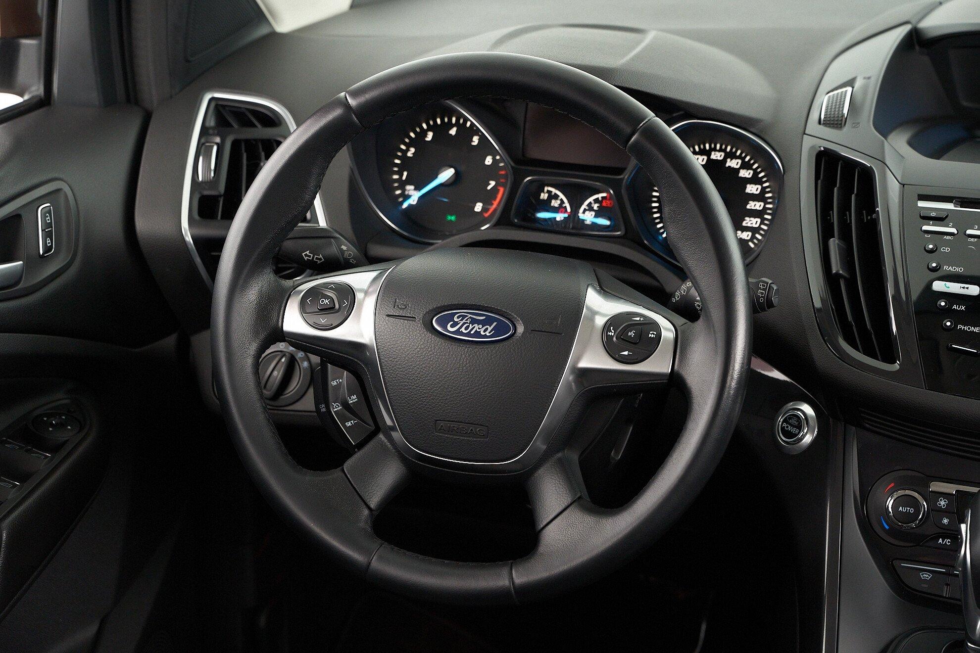 Ford Kuga 2013, коричневый