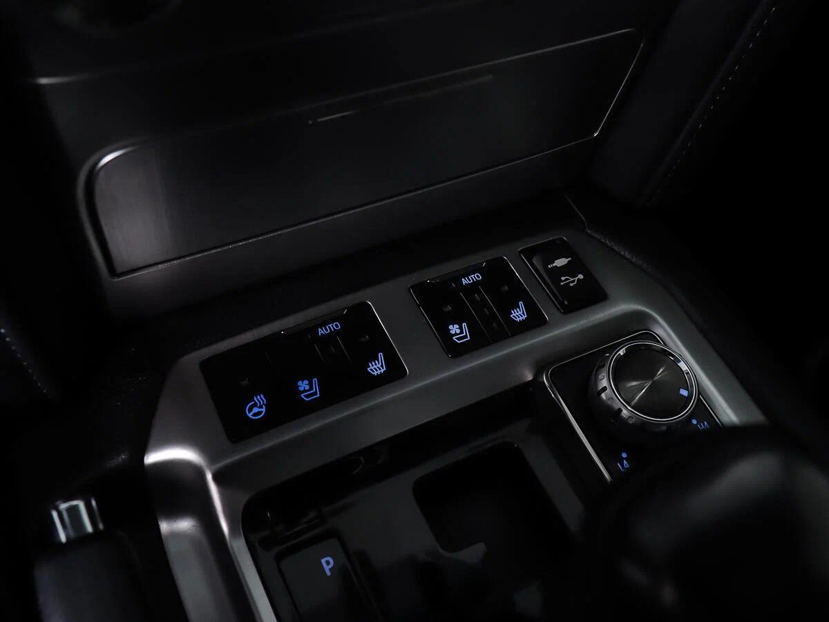 Toyota Land Cruiser 2016, черный