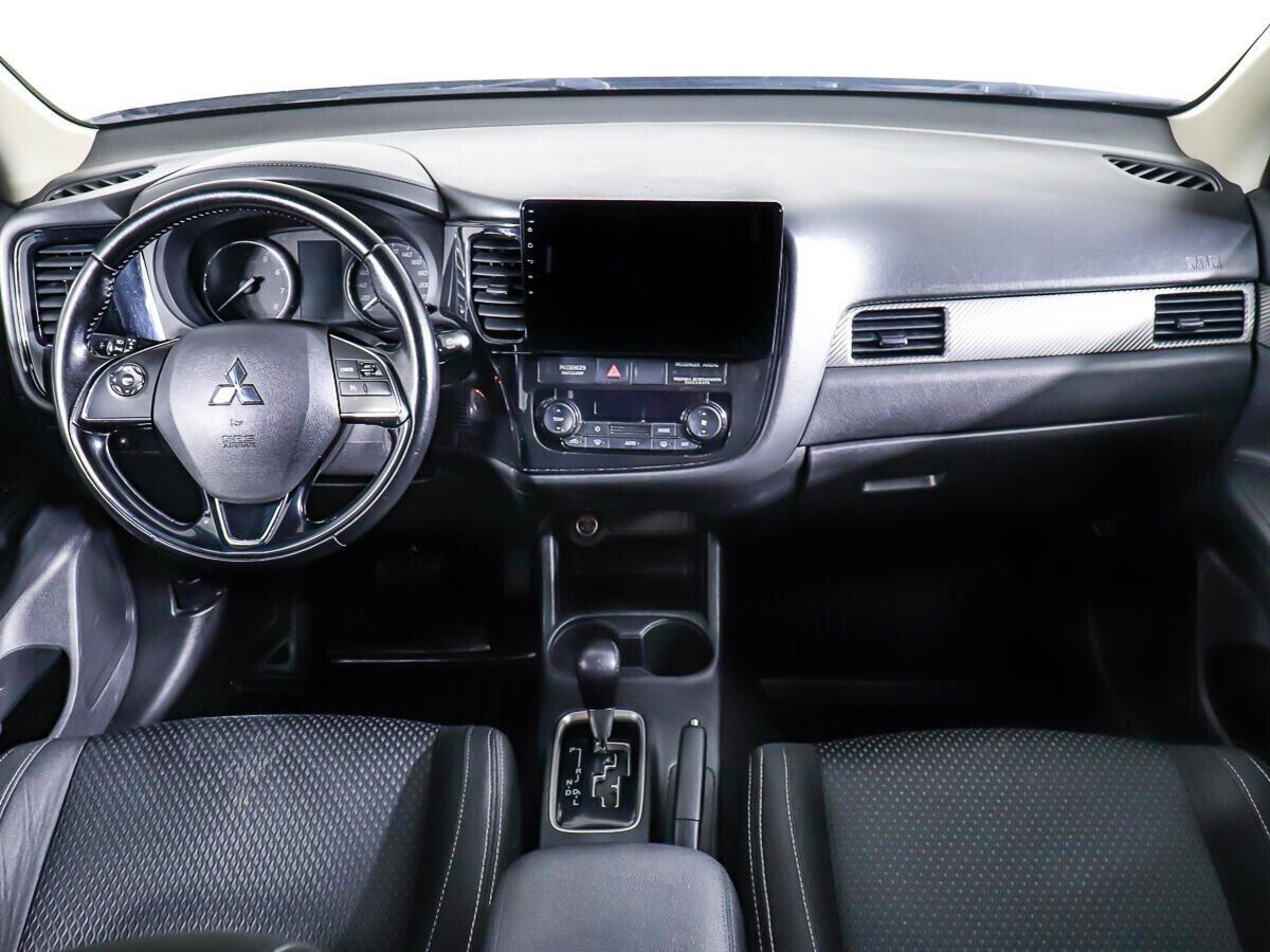 Mitsubishi Outlander 2018, черный