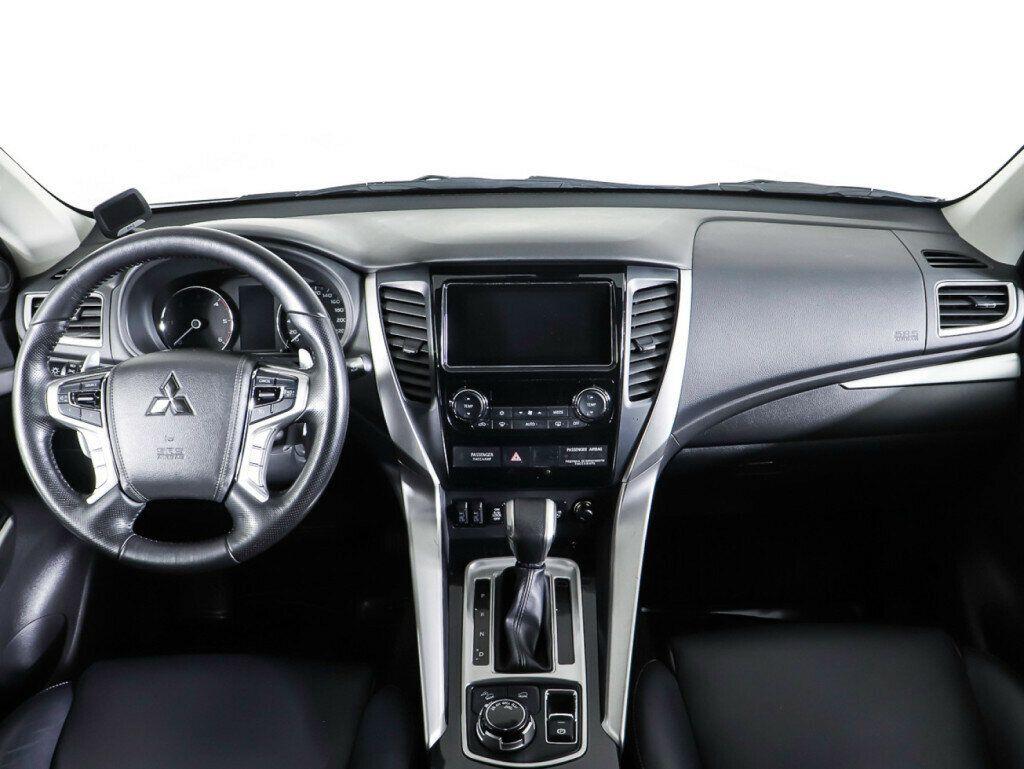 Mitsubishi Pajero Sport 2017, белый