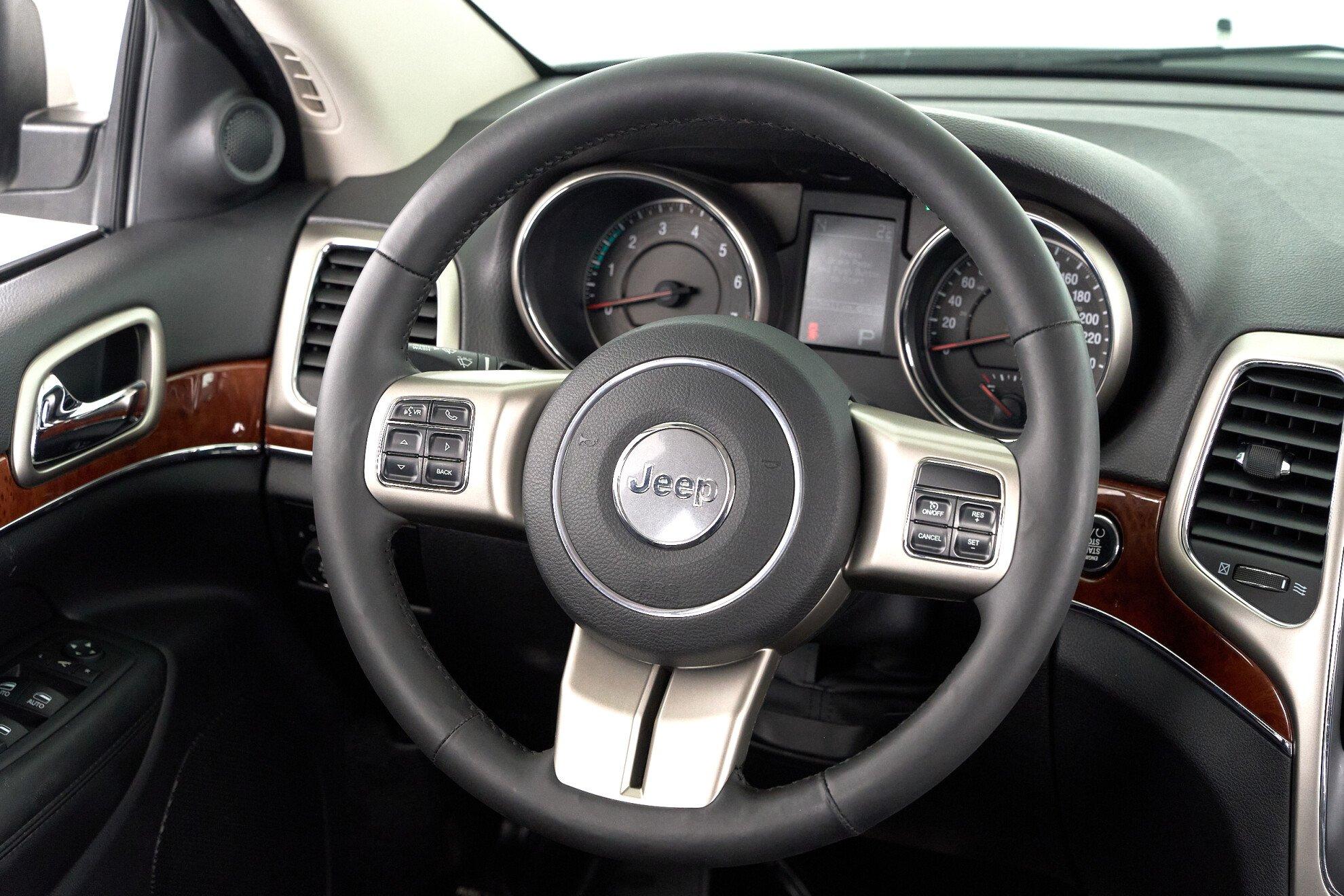 Jeep Grand Cherokee 2011, белый