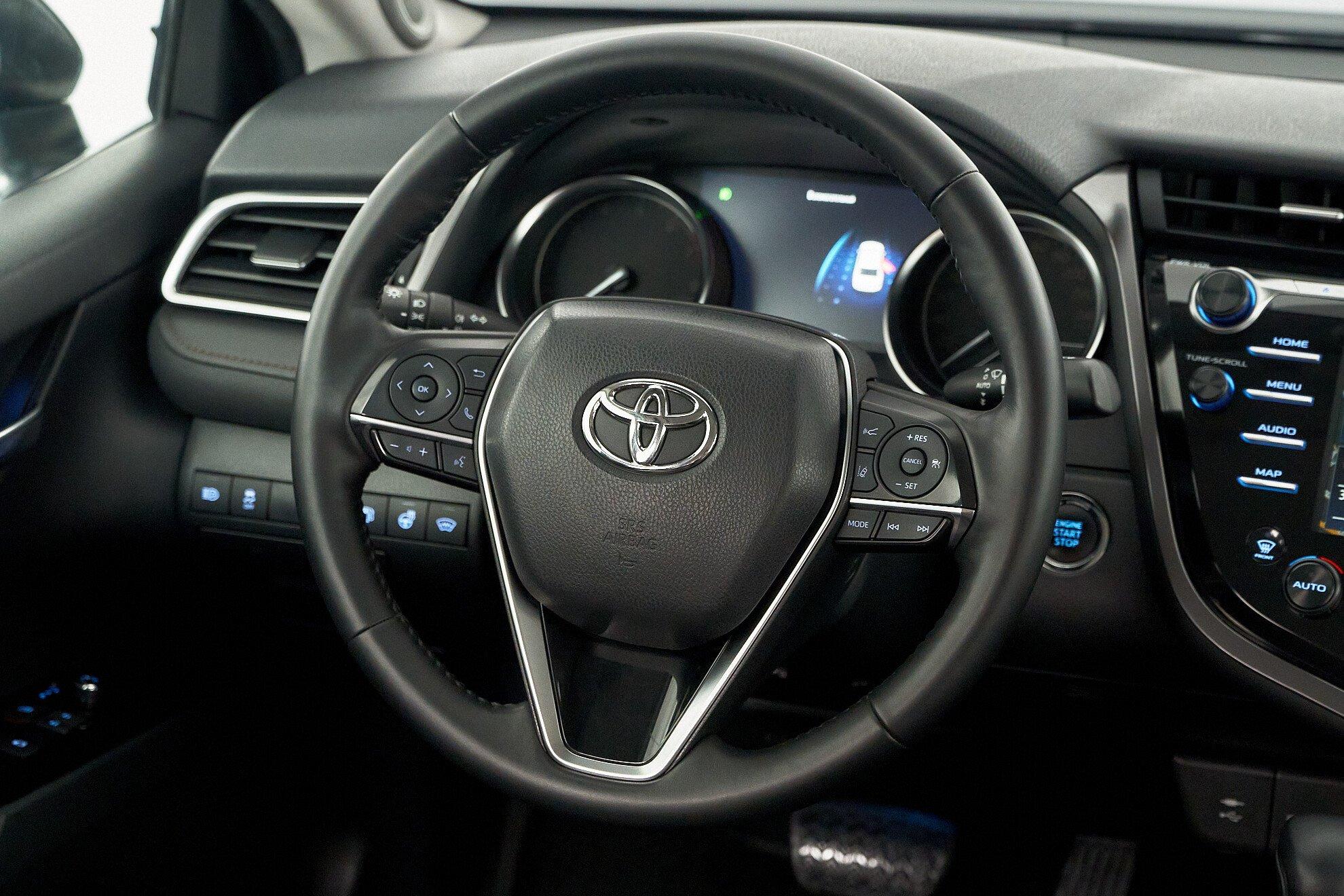 Toyota Camry 2021, черный