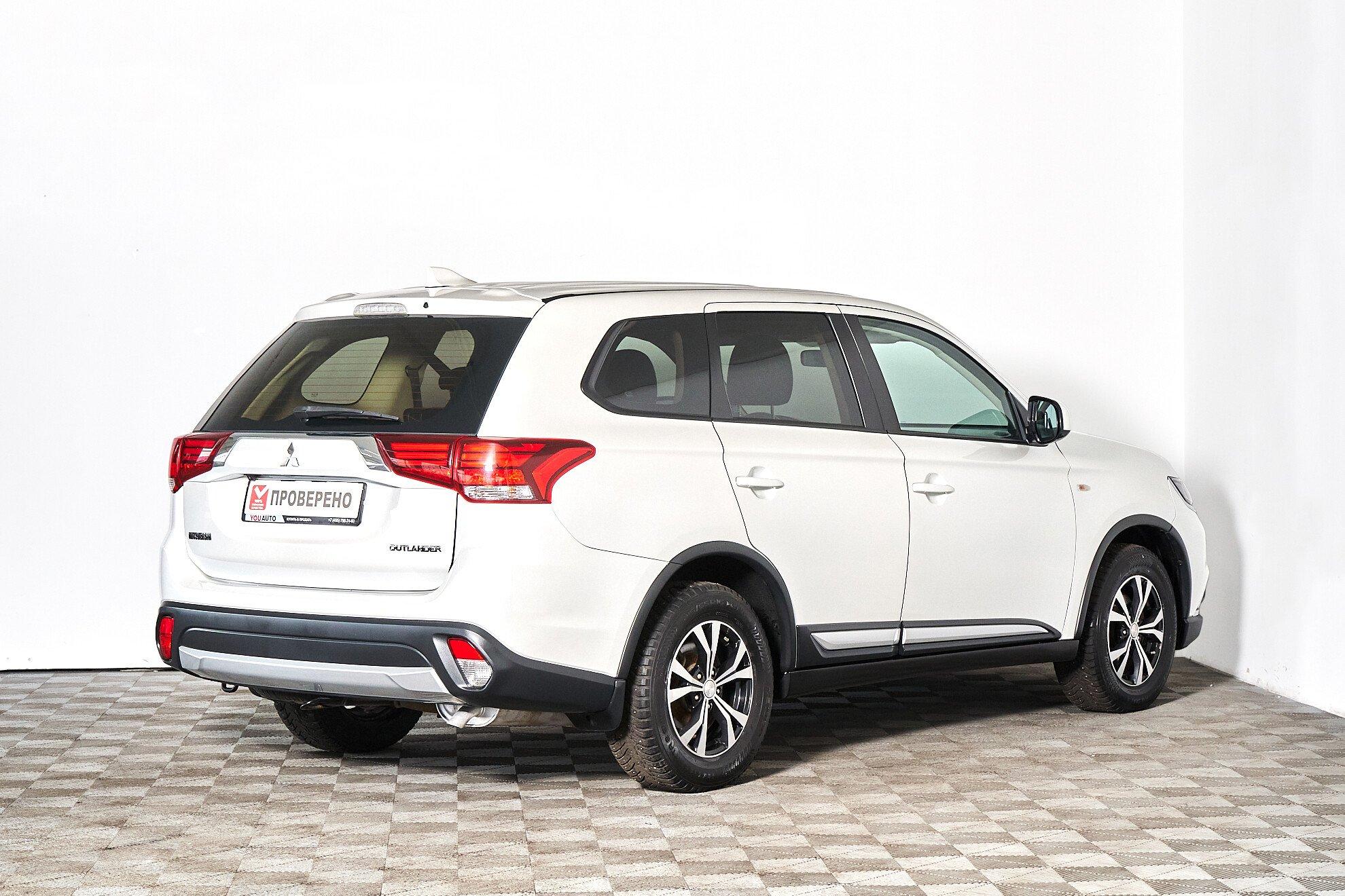 Mitsubishi Outlander 2017, белый
