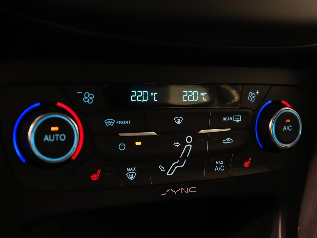 Ford Focus 2018, серебряный