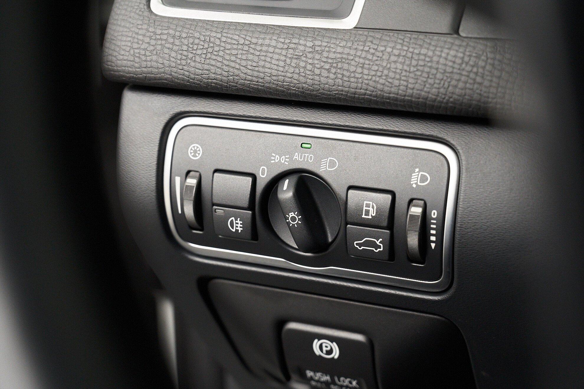 Volvo XC60 2014, белый
