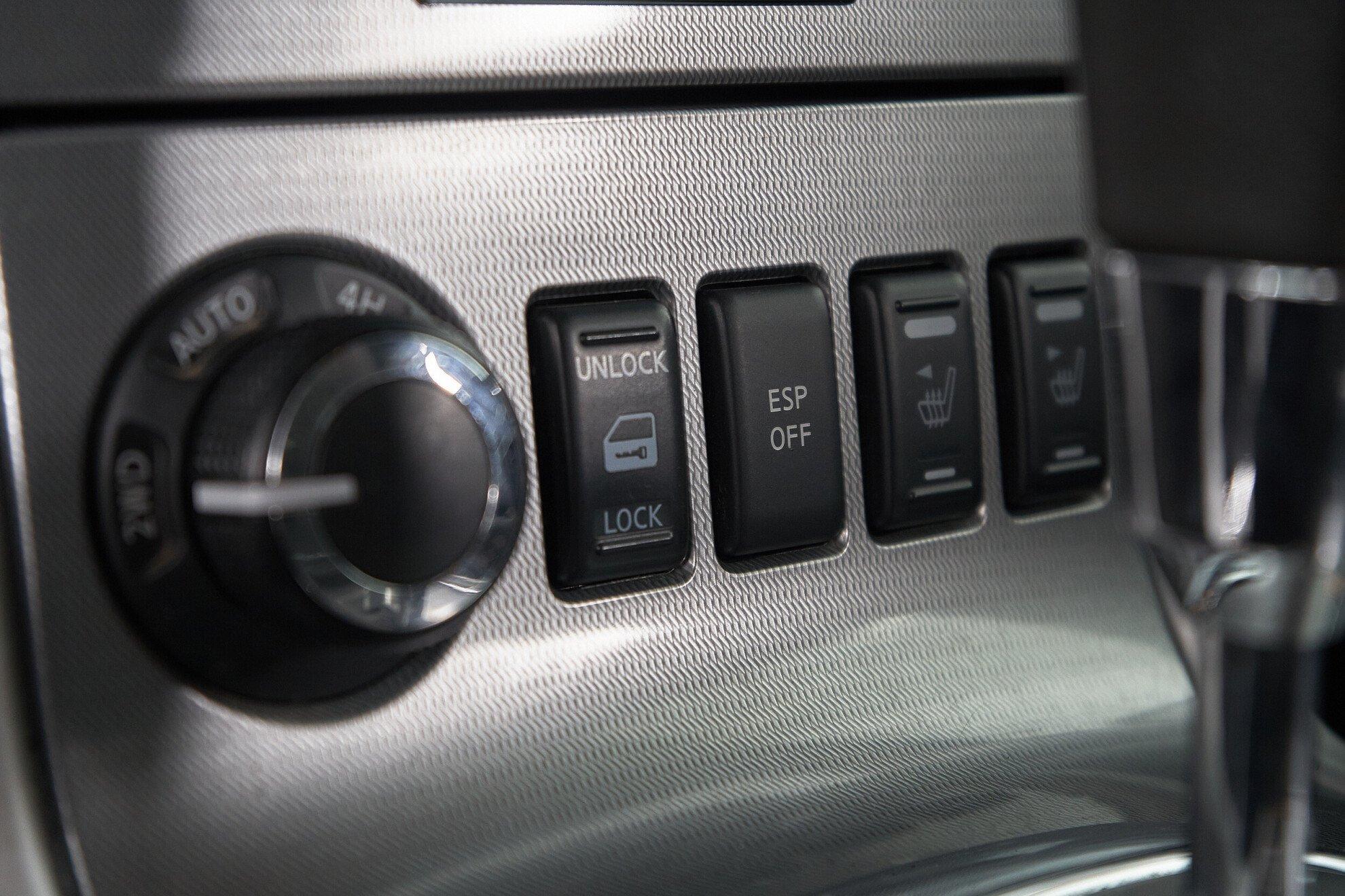 Nissan Pathfinder 2012, черный