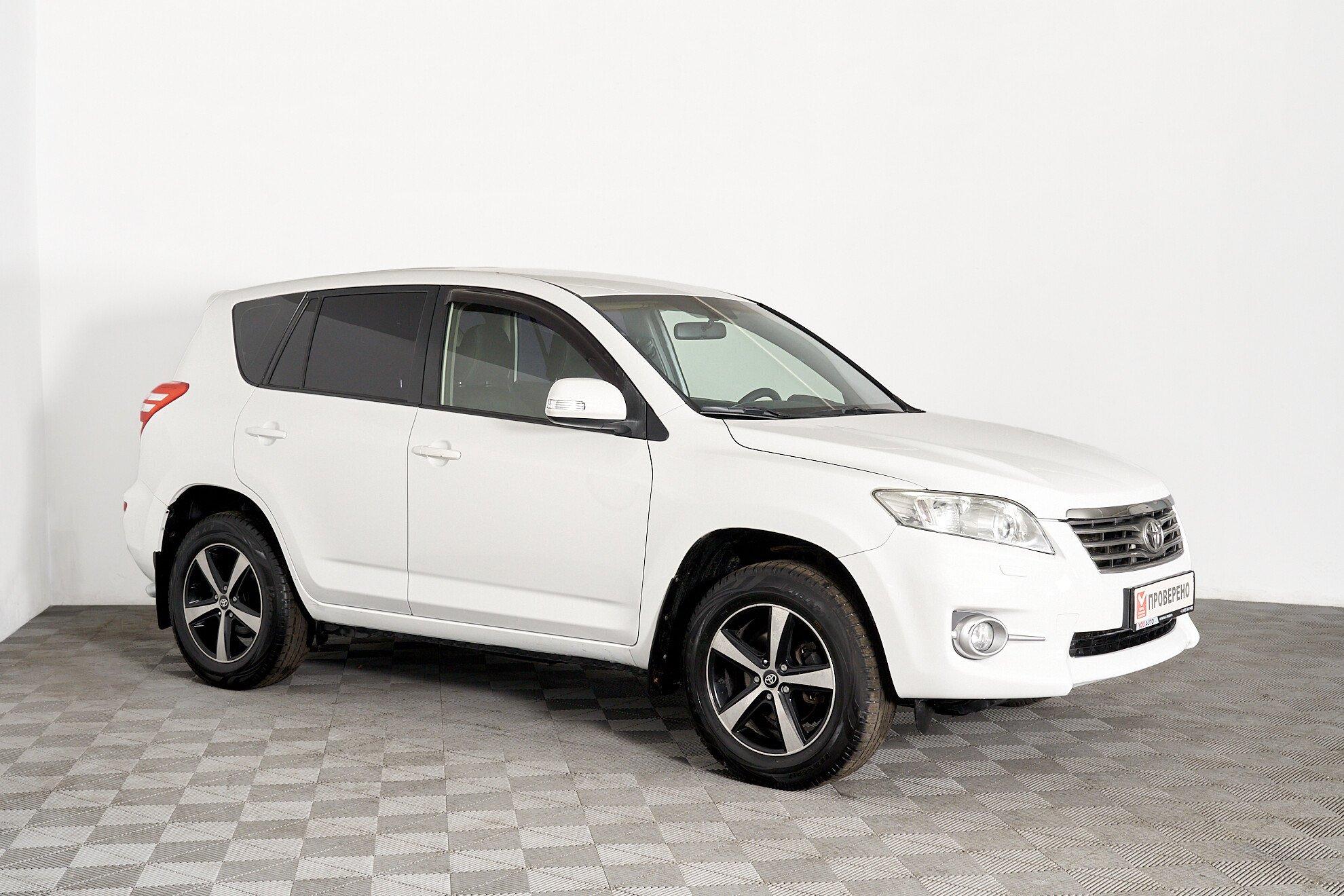 Toyota RAV4 2012, белый