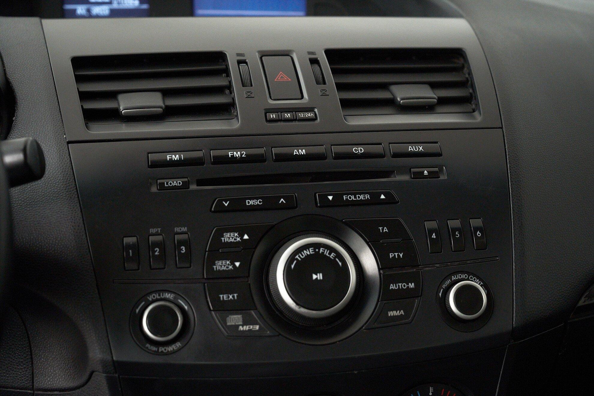 Mazda 3 2011, красный