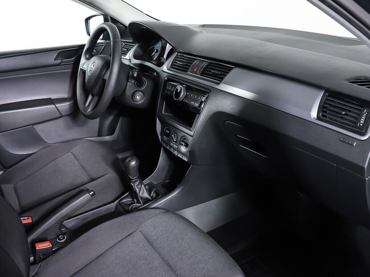 Skoda Rapid 2017, серый