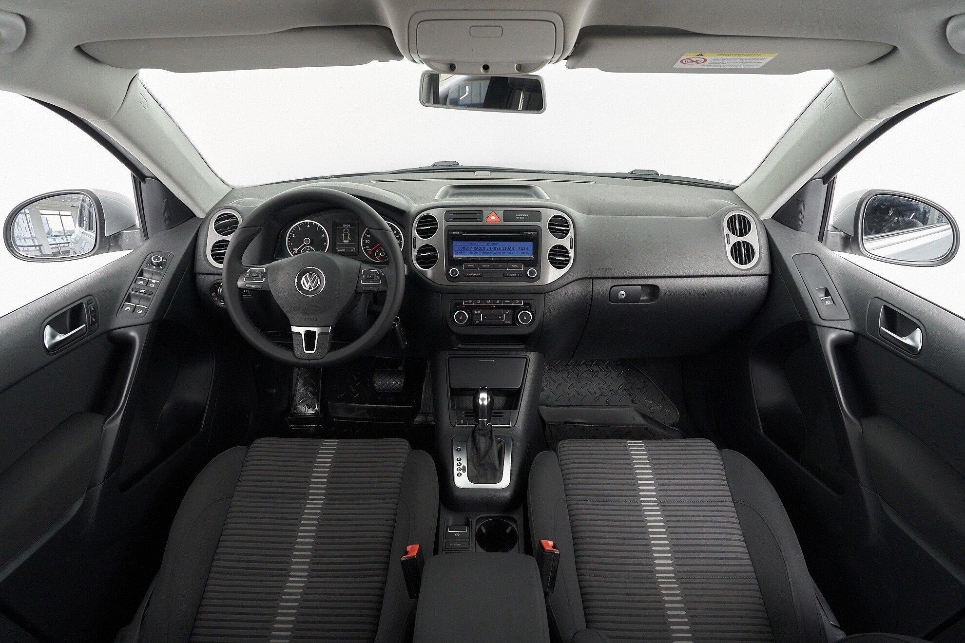 Volkswagen Tiguan 2011, серебряный