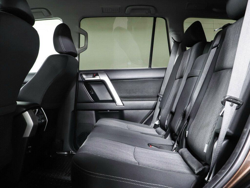 Toyota Land Cruiser Prado 2019, коричневый
