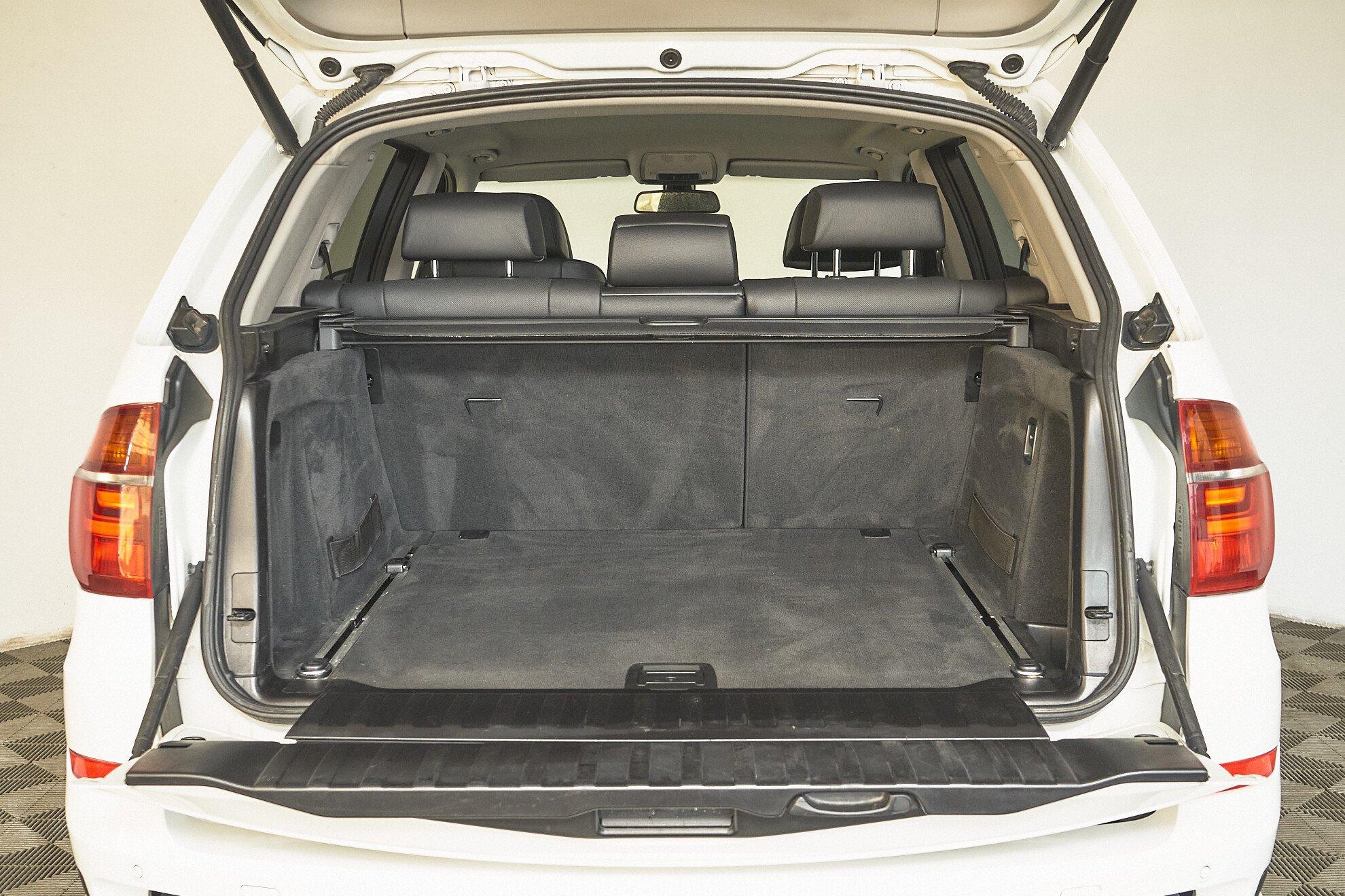 BMW X5 2011, белый