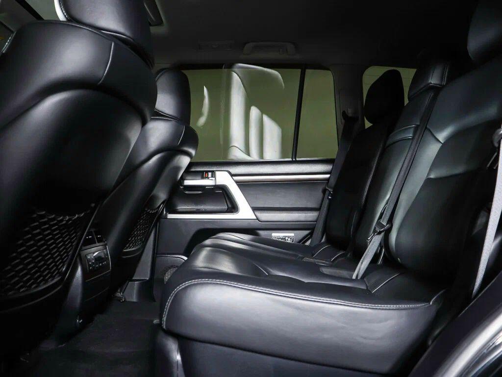 Toyota Land Cruiser 2019, черный