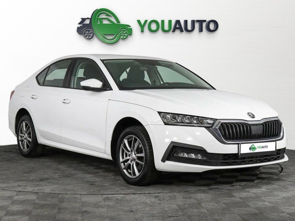 Skoda Octavia 2021, белый