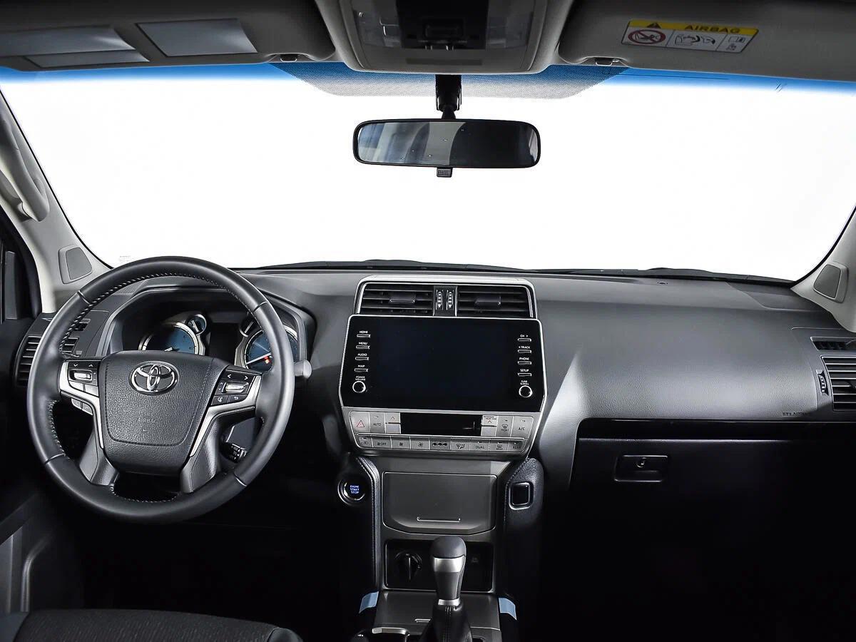 Toyota Land Cruiser Prado 2021, белый