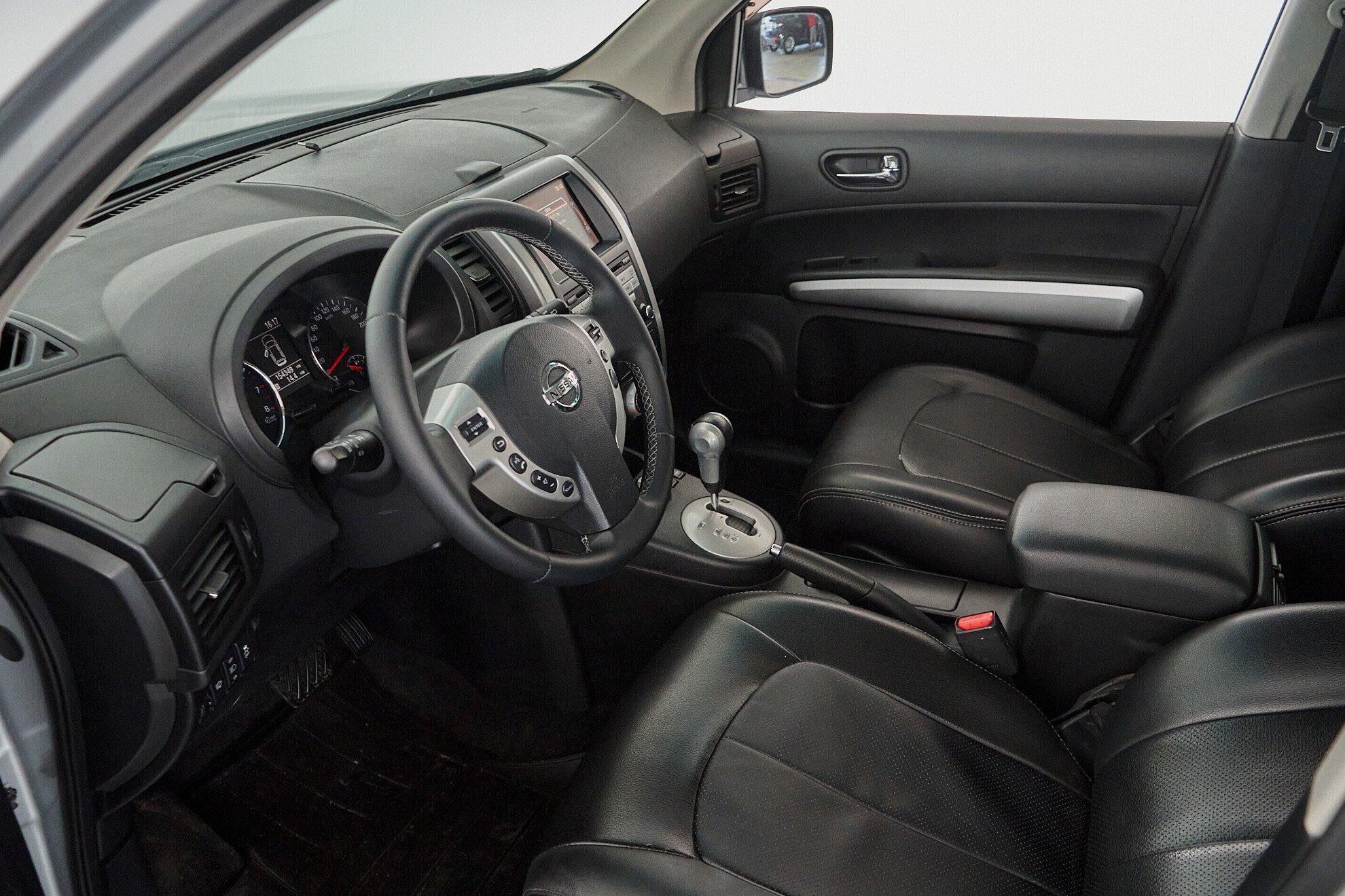 Nissan X-Trail 2011, серебряный