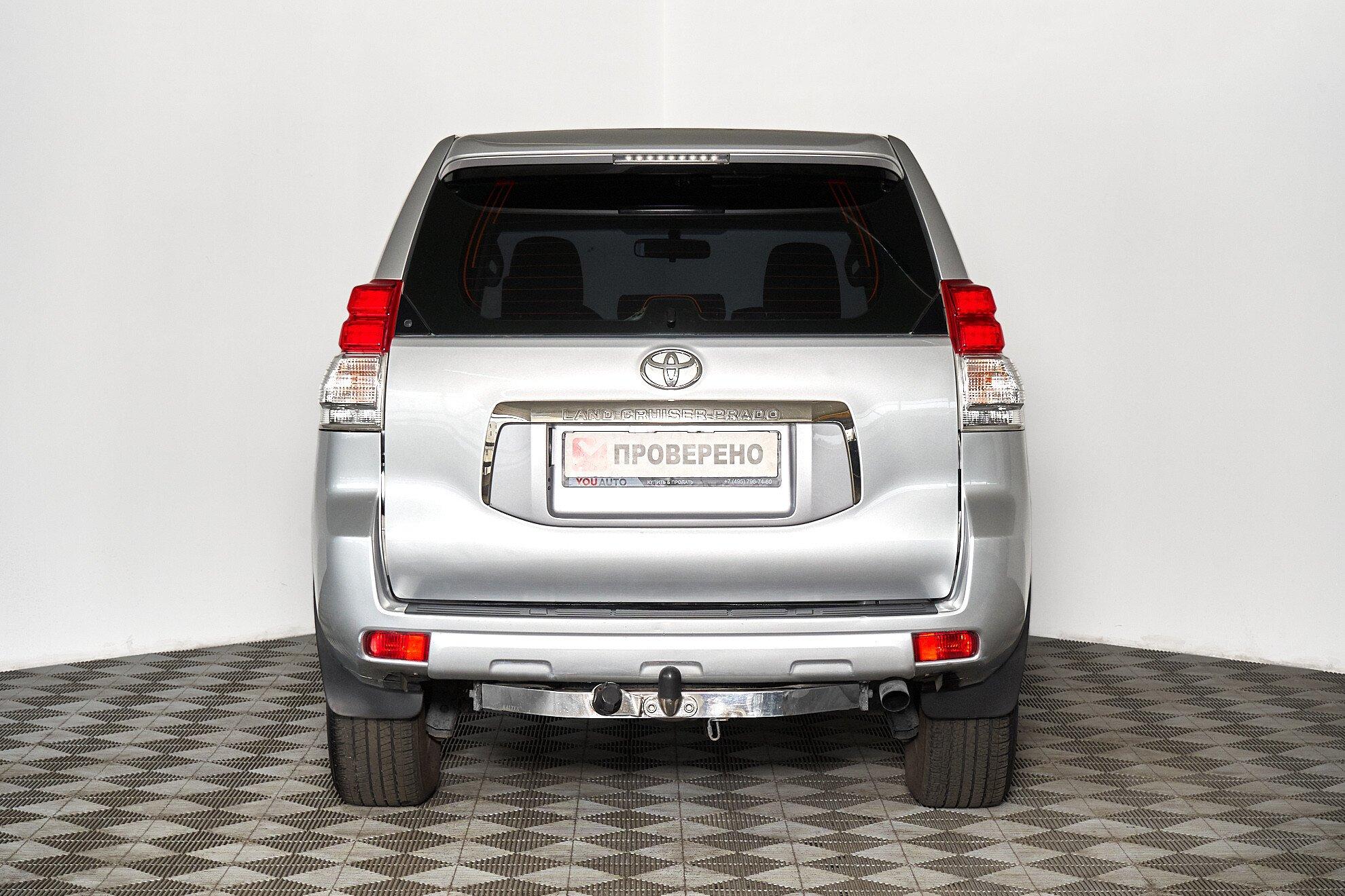 Toyota Land Cruiser Prado 2010, серебряный