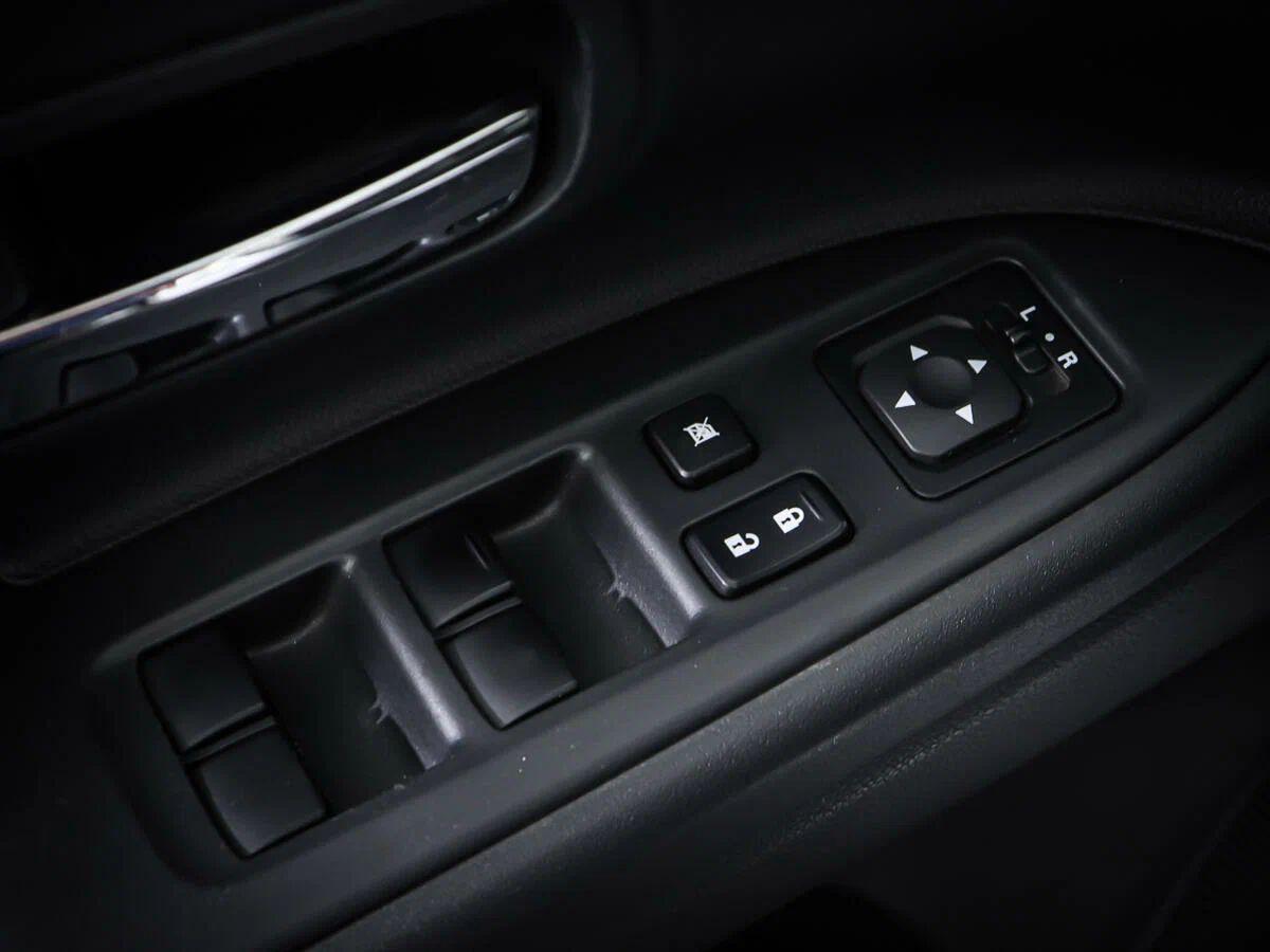 Mitsubishi Outlander 2013, белый