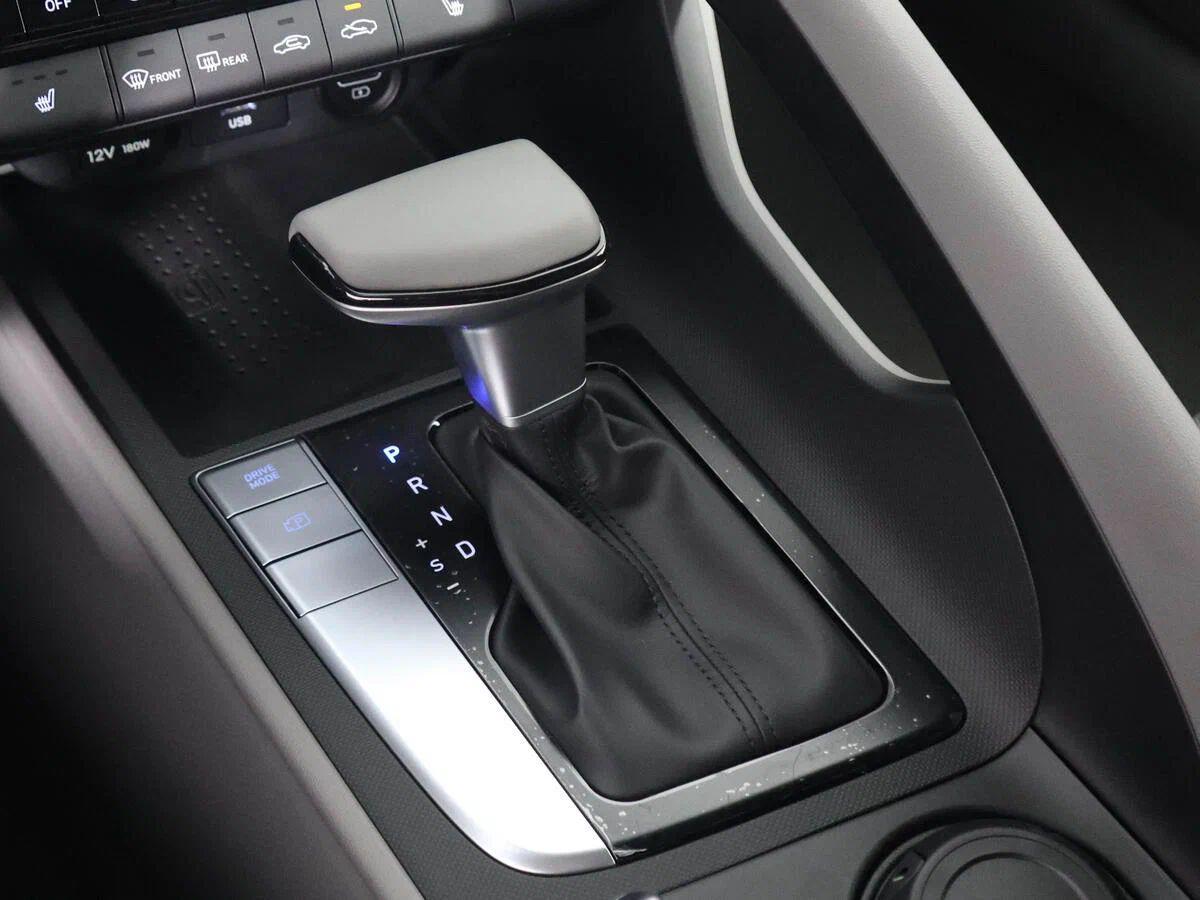 Hyundai Elantra 2022, серый