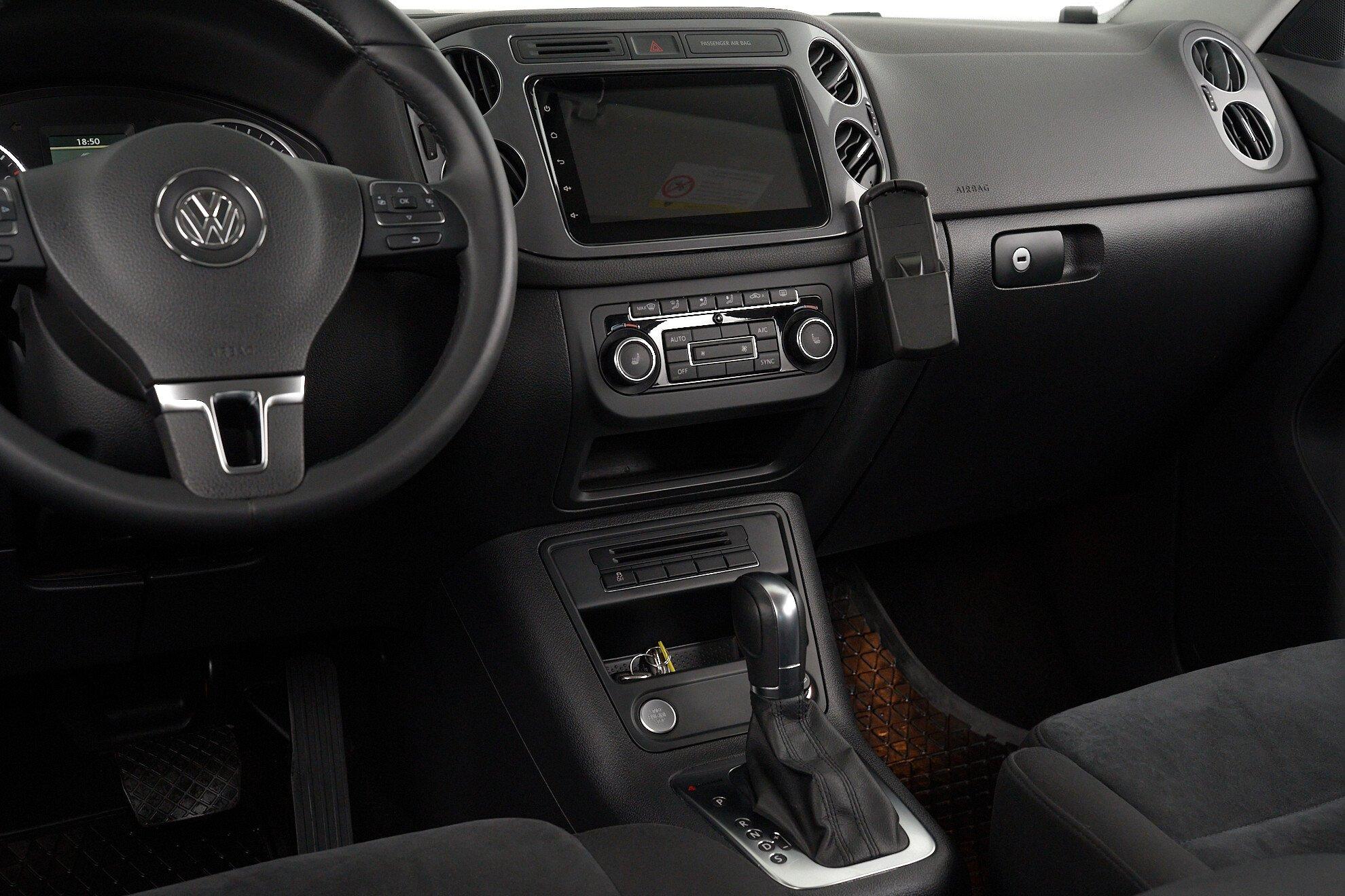 Volkswagen Tiguan 2012, черный