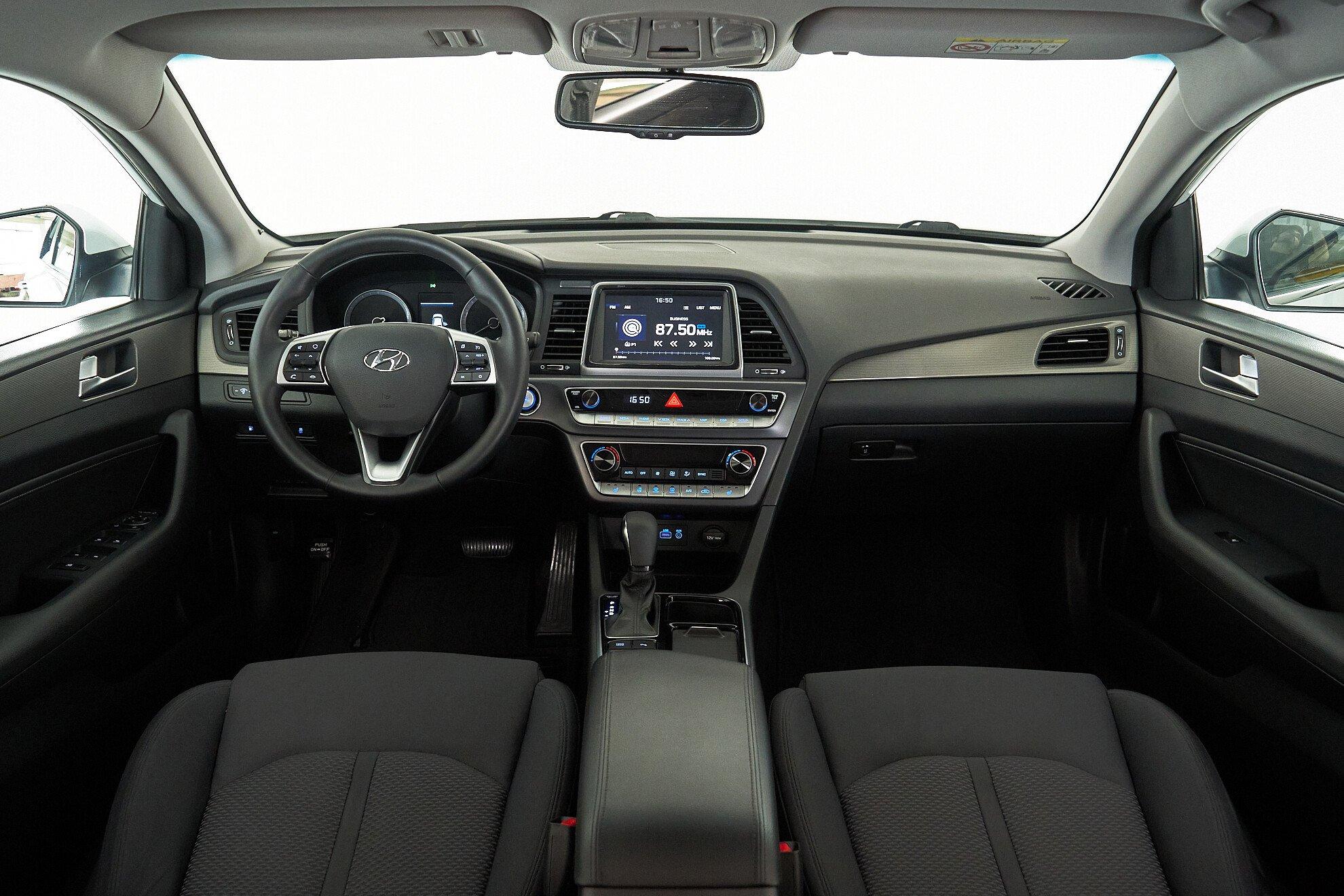 Hyundai Sonata 2018, белый