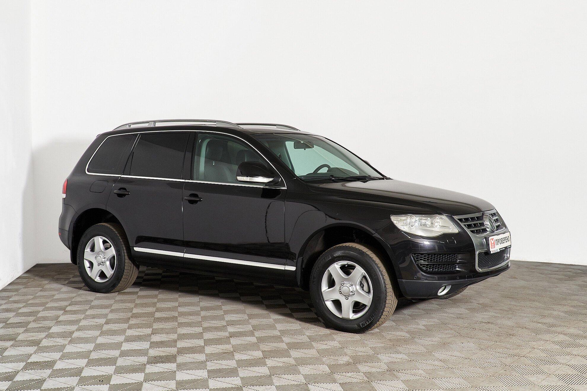 Volkswagen Touareg 2010, черный