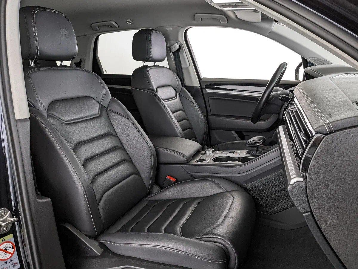Volkswagen Touareg 2019, синий