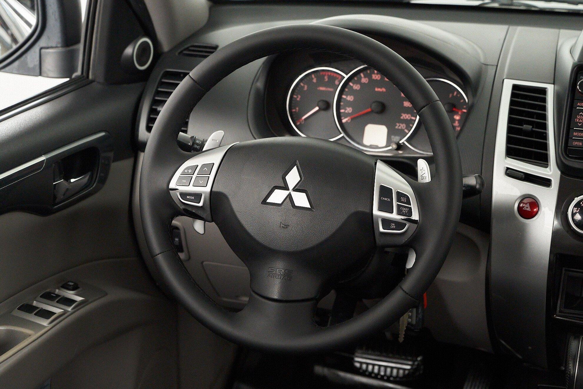 Mitsubishi Pajero Sport 2015, черный