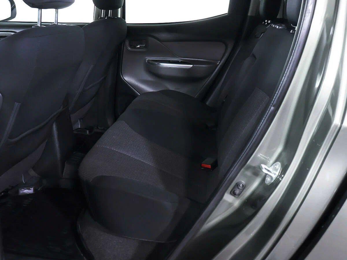 Mitsubishi L200 2017, серый