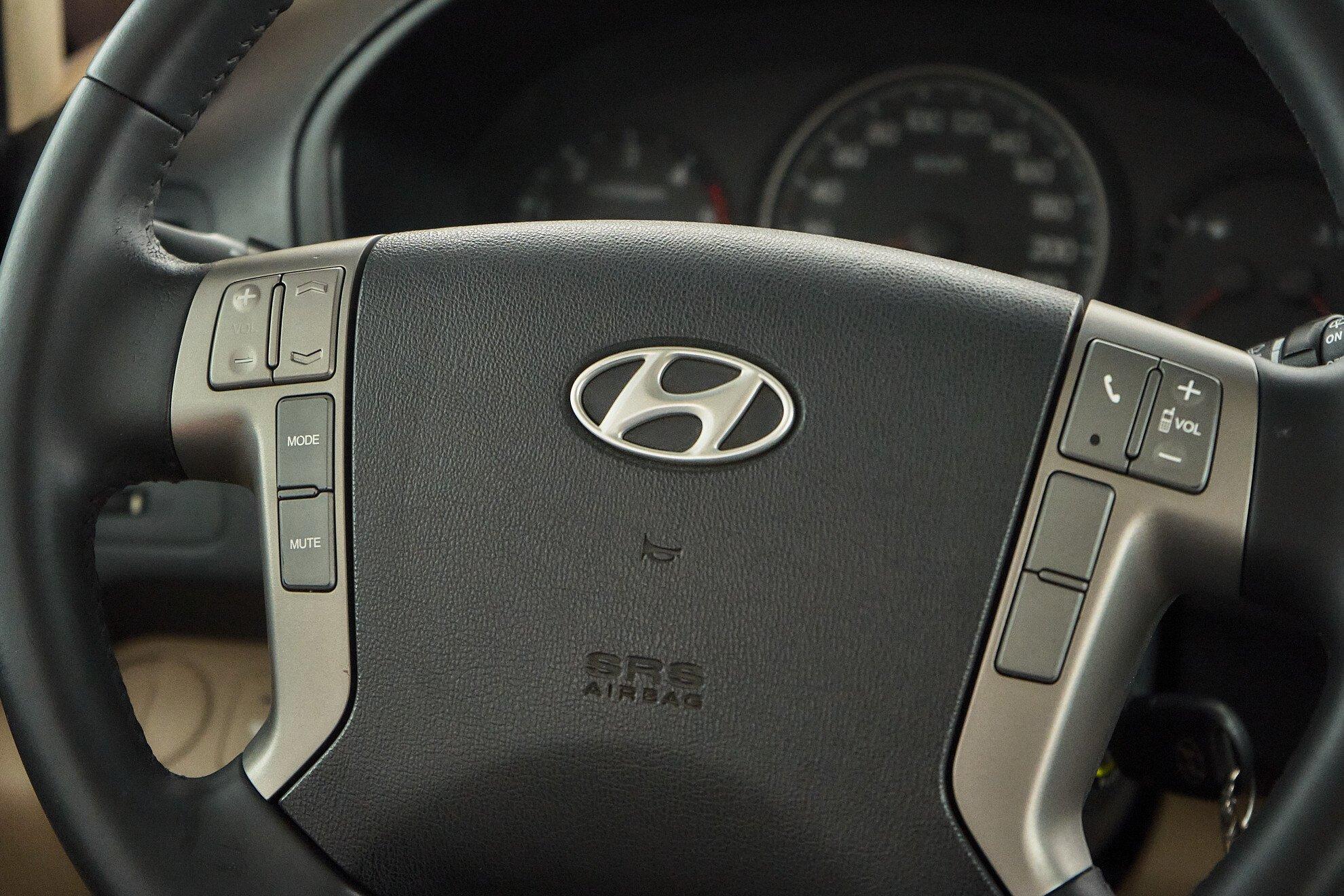 Hyundai Grand Starex 2008, серебряный