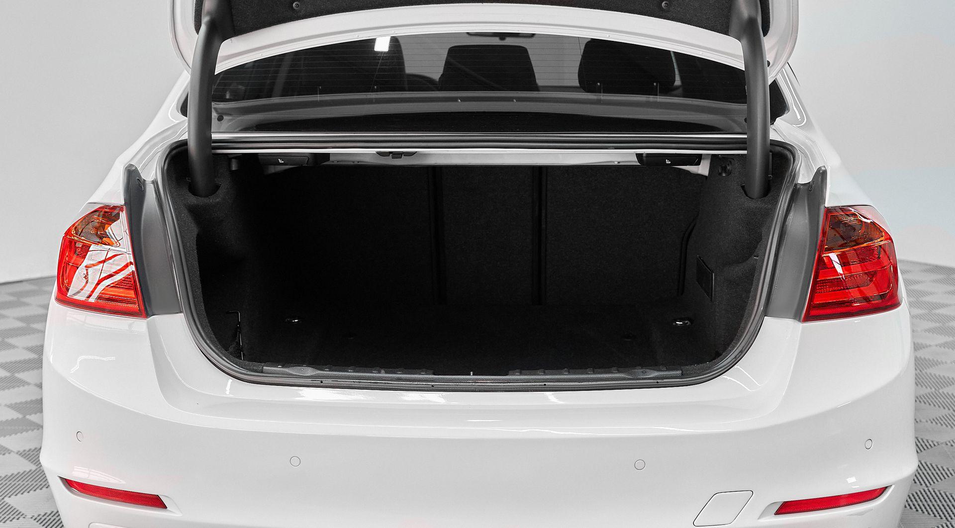 BMW 3 серии 2013, белый