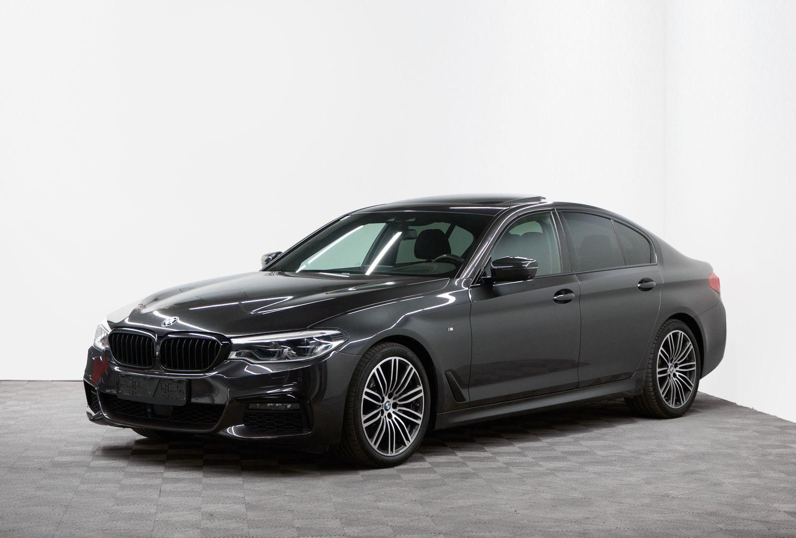 BMW 5 серии 2020, серый