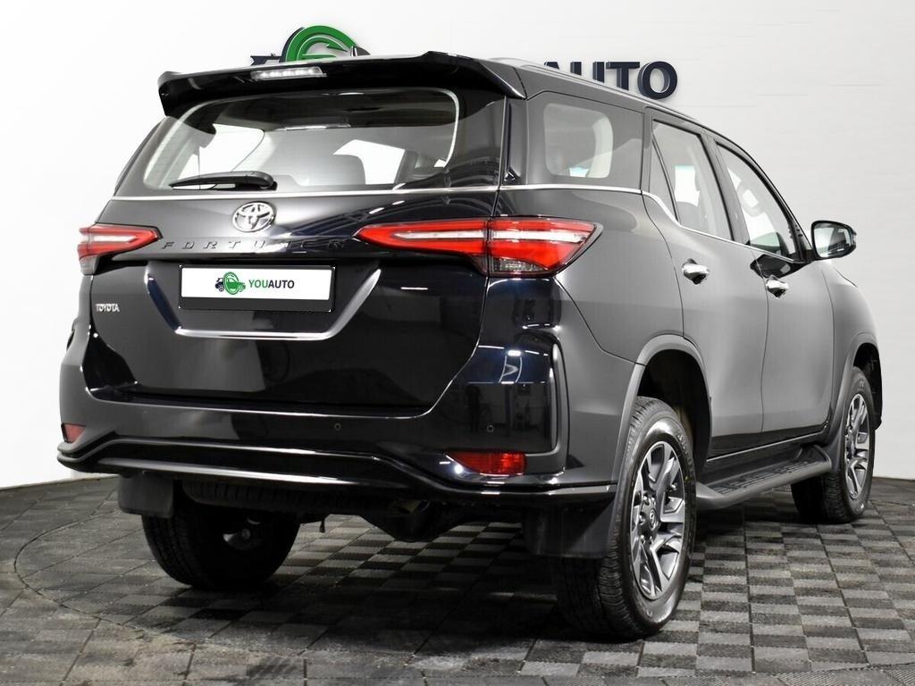 Toyota Fortuner 2021, черный