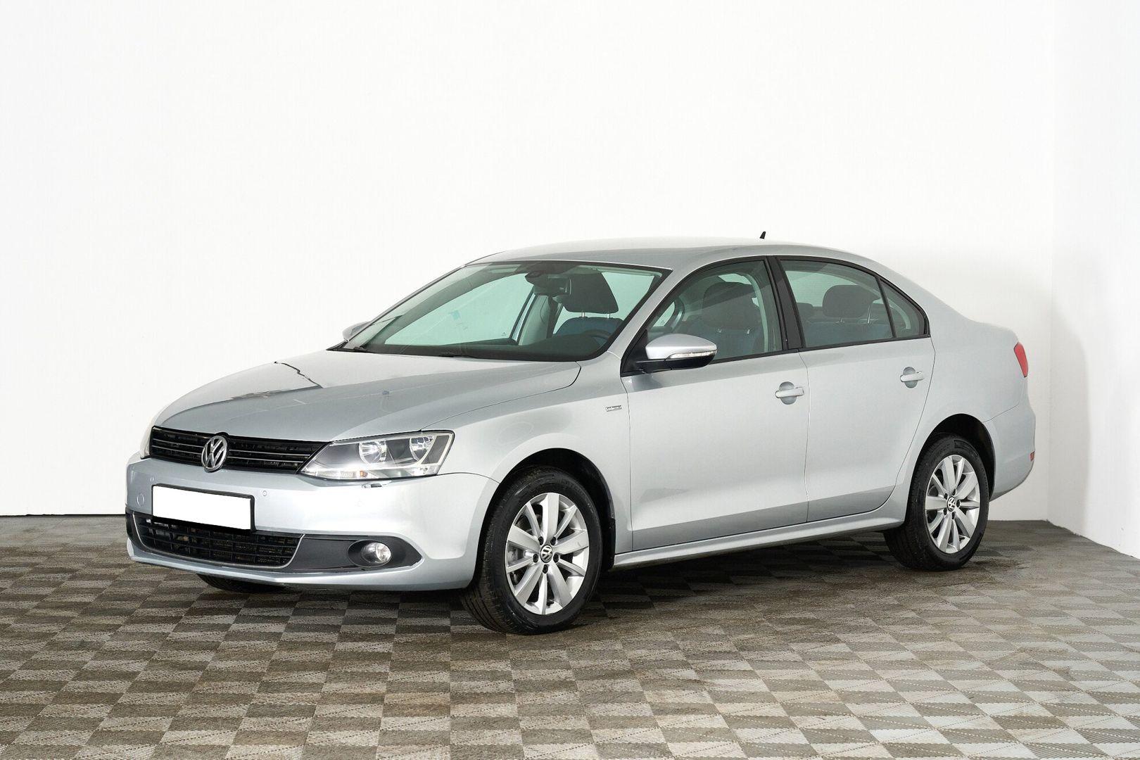 Volkswagen Jetta 2013, серебряный