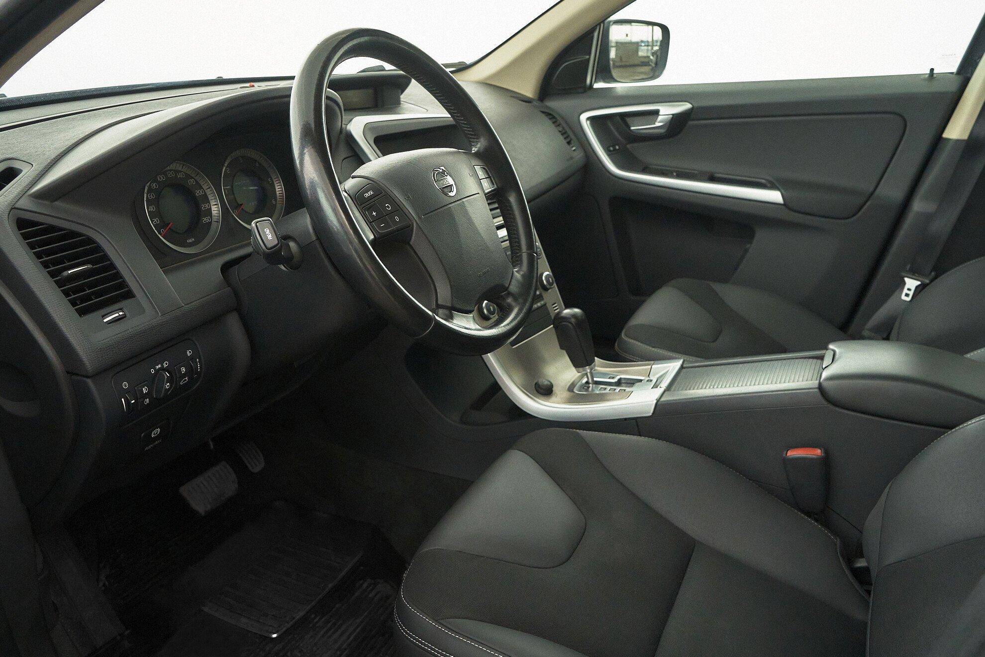 Volvo XC60 2013, серый