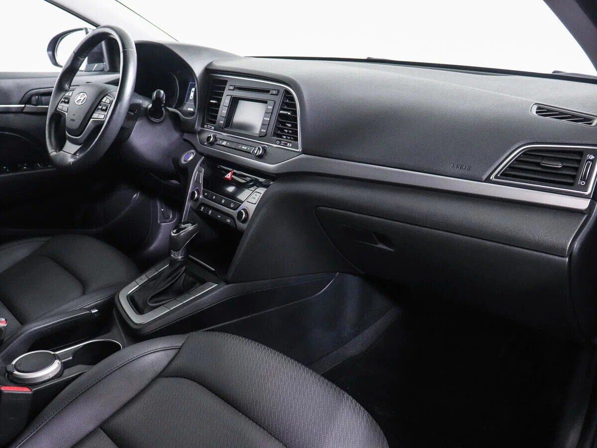 Hyundai Elantra 2018, серый