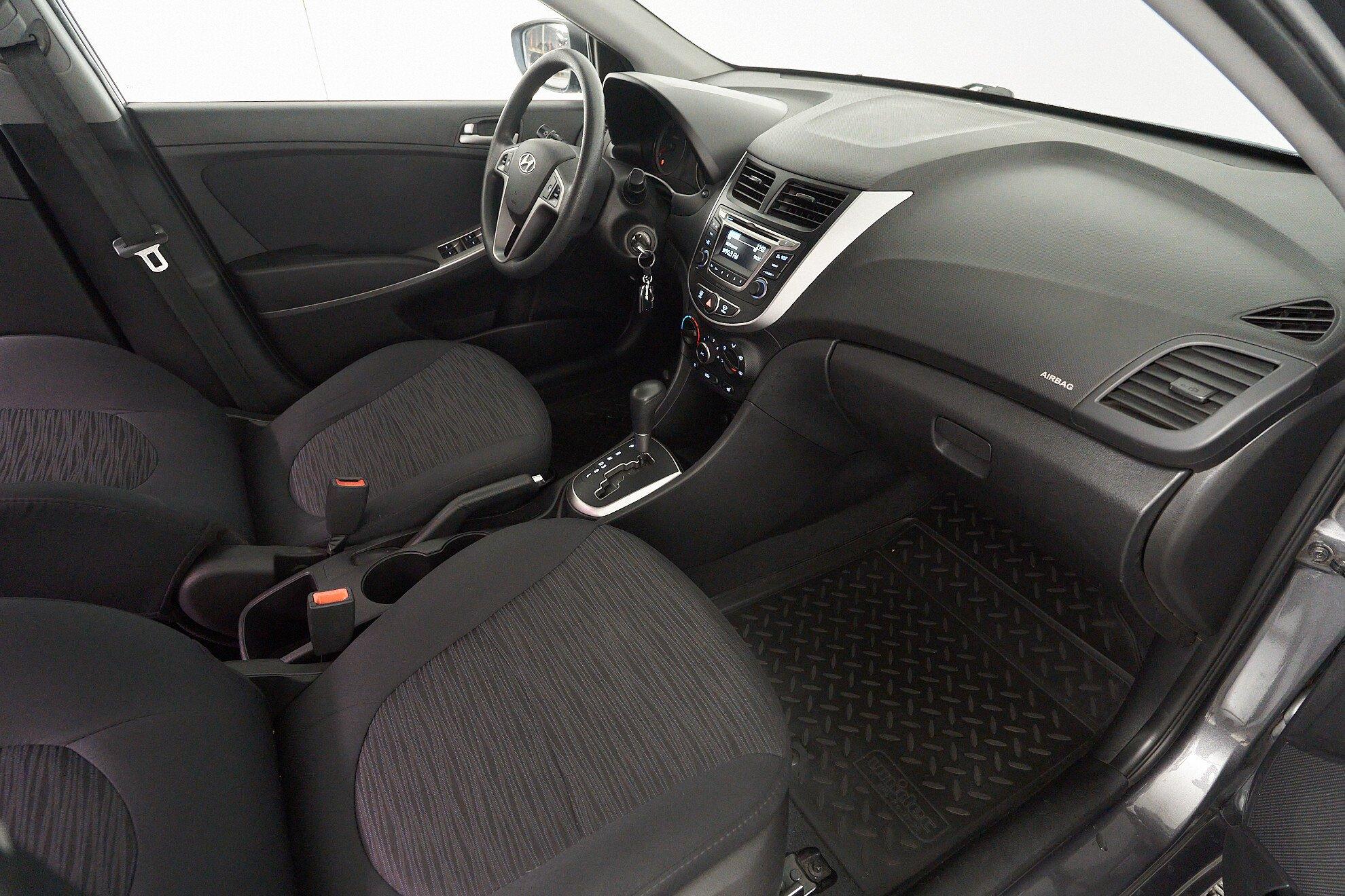 Hyundai Solaris 2015, серый