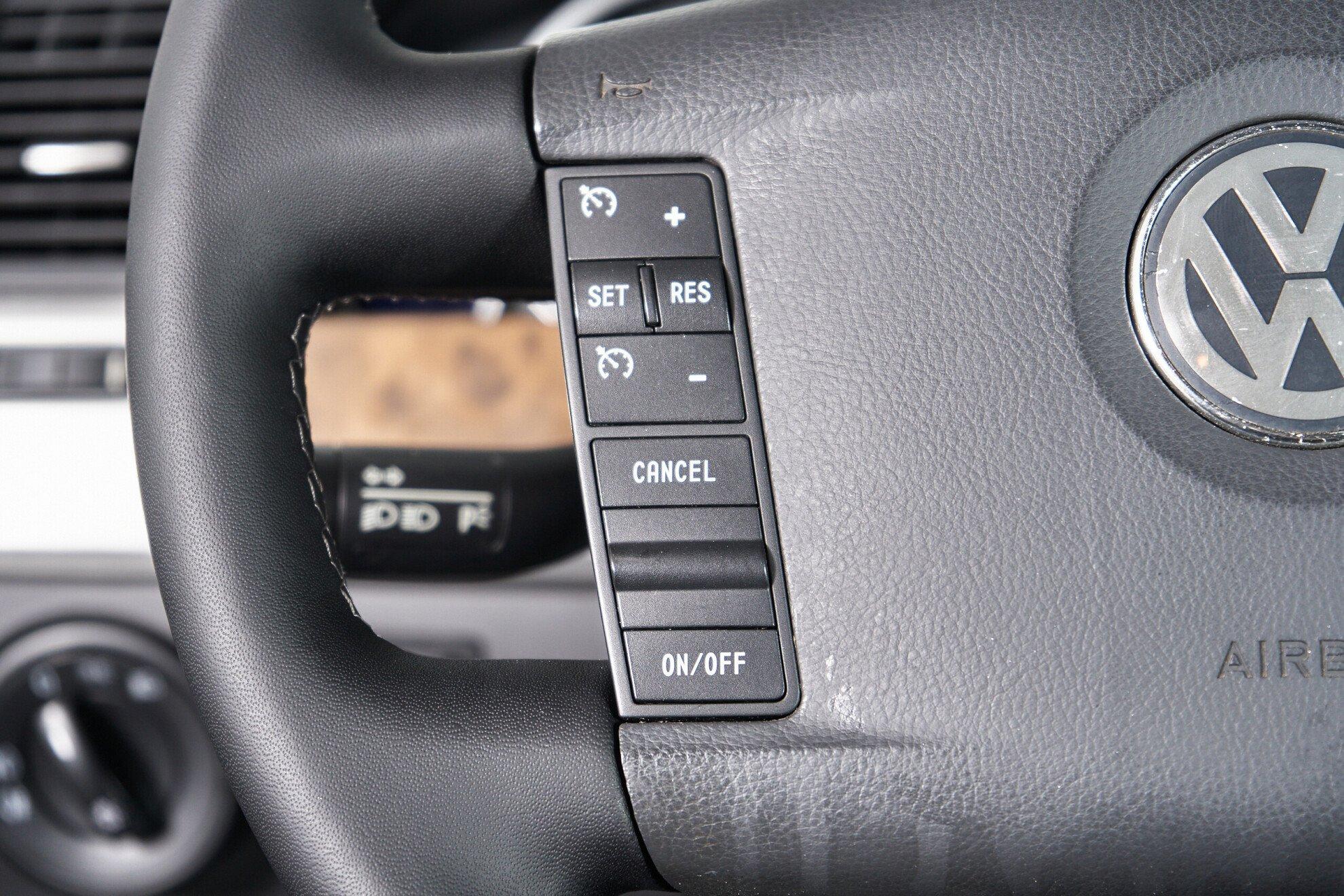 Volkswagen Touareg 2008, черный