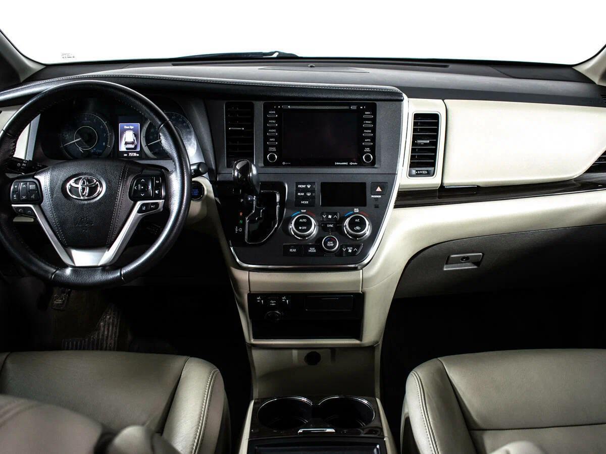 Toyota Sienna 2017, серый
