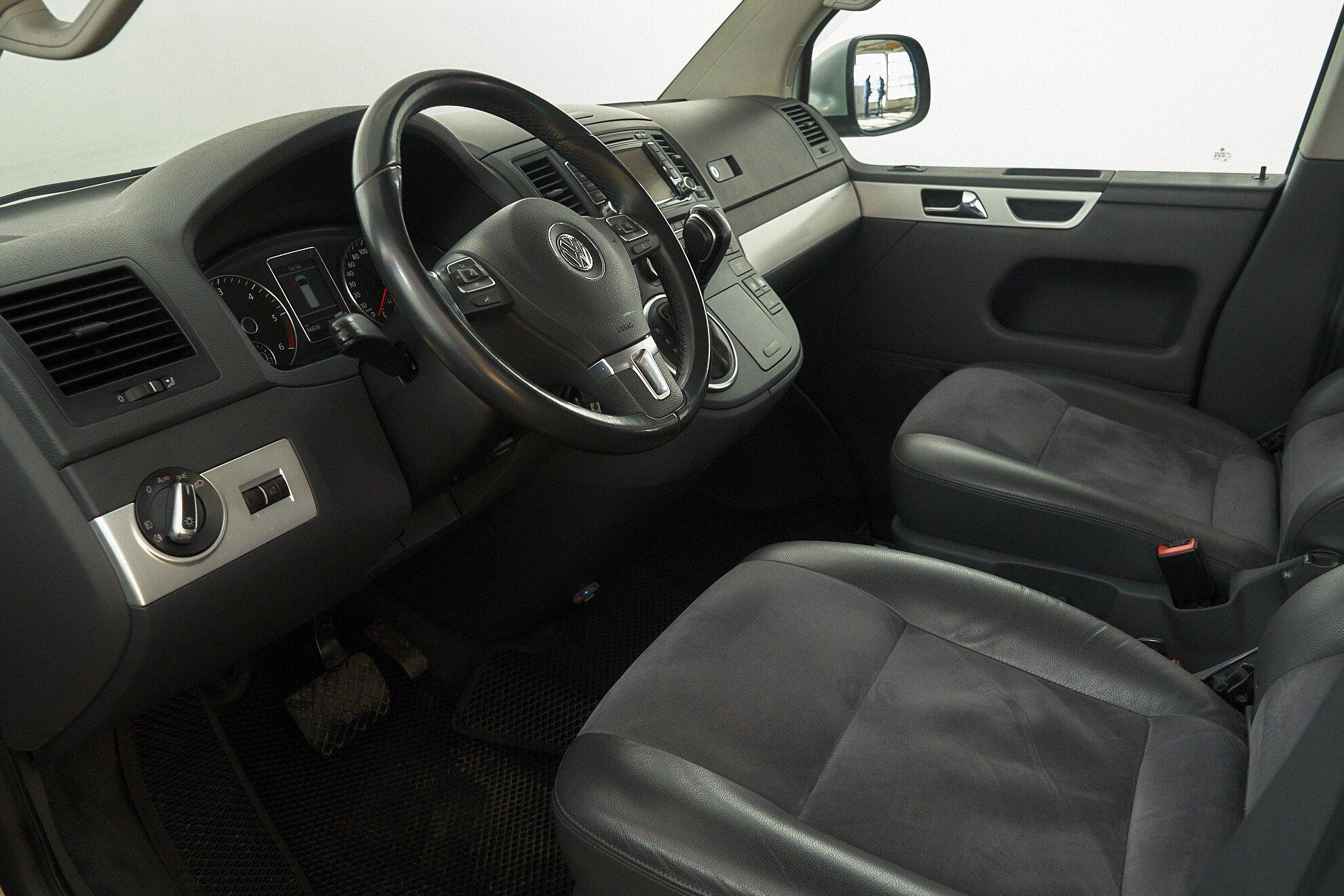 Volkswagen Multivan 2013, серебряный