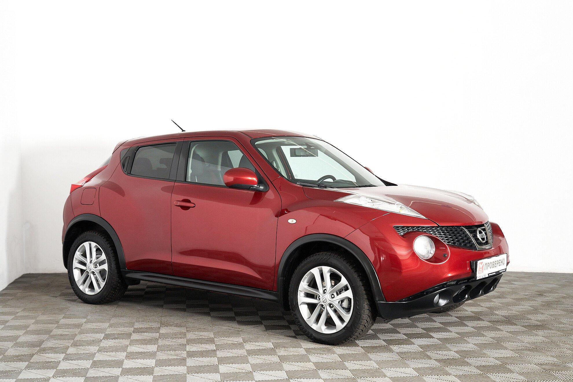 Nissan Juke 2011, красный