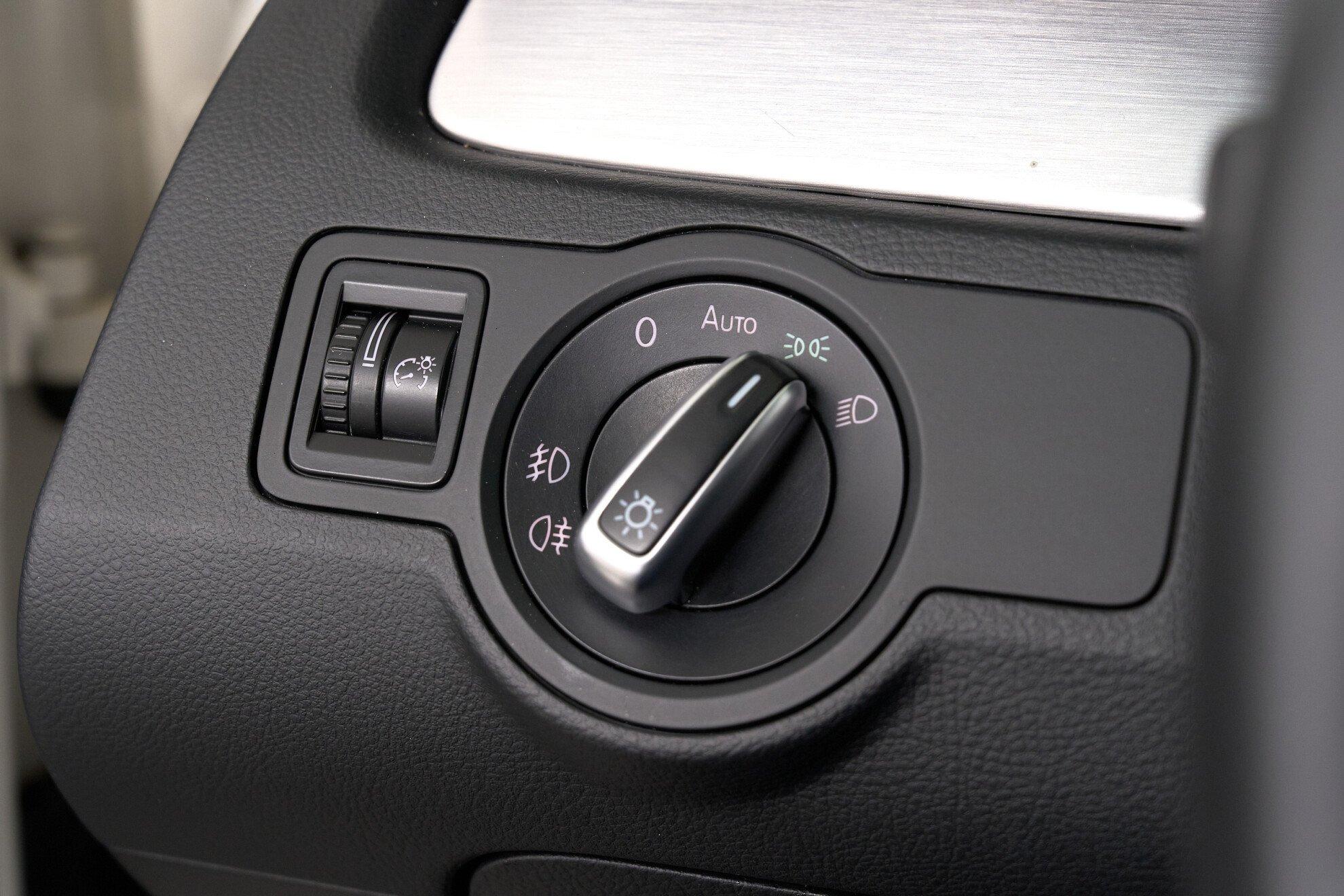 Volkswagen Passat 2011, белый