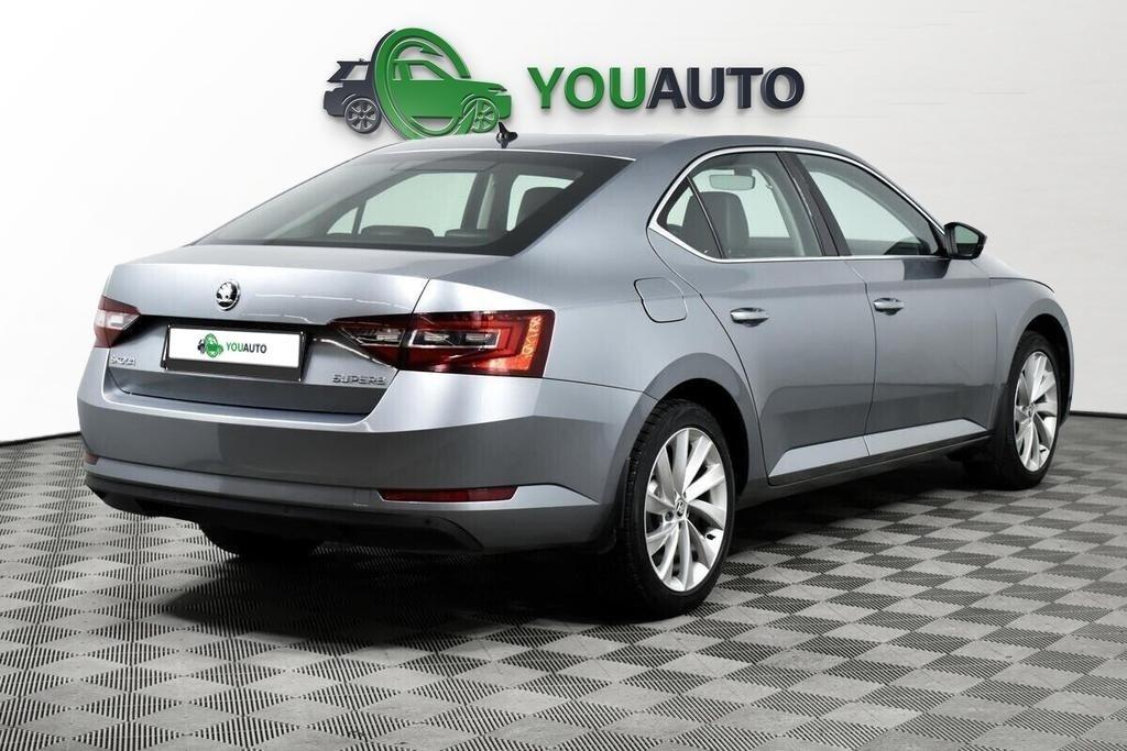 Skoda Superb 2018, серебряный