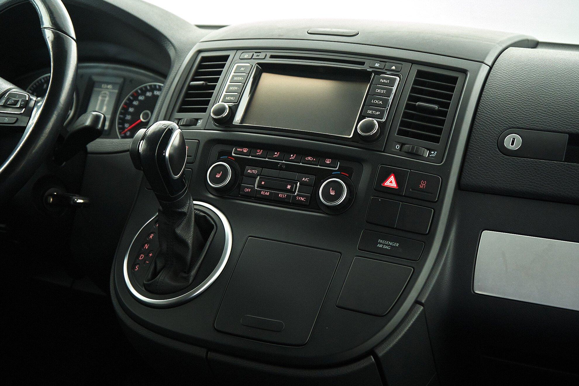 Volkswagen Multivan 2012, черный