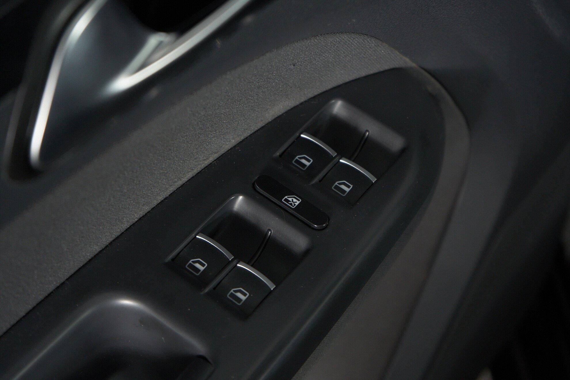 Volkswagen Touran 2012, черный