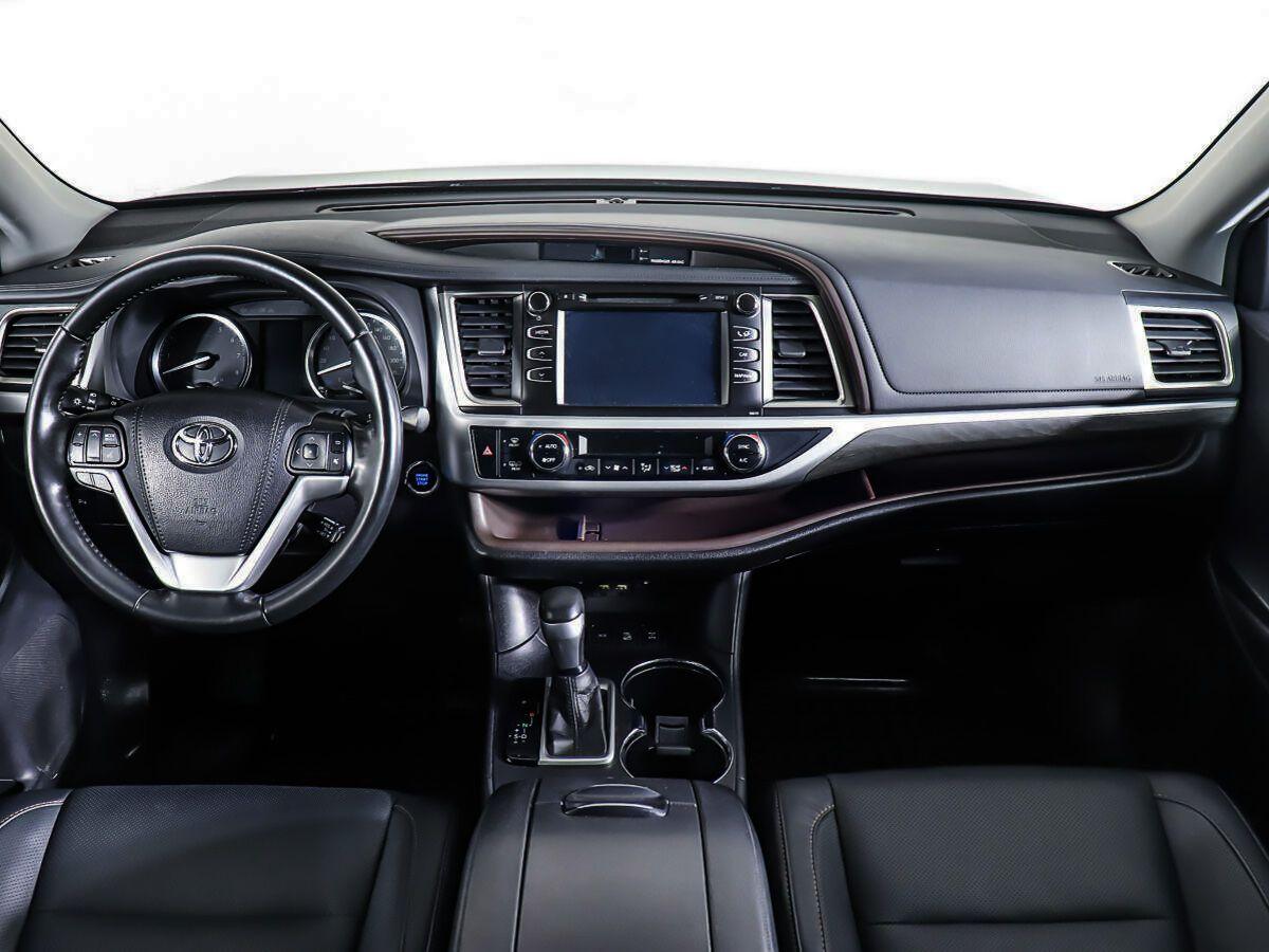 Toyota Highlander 2019, серый