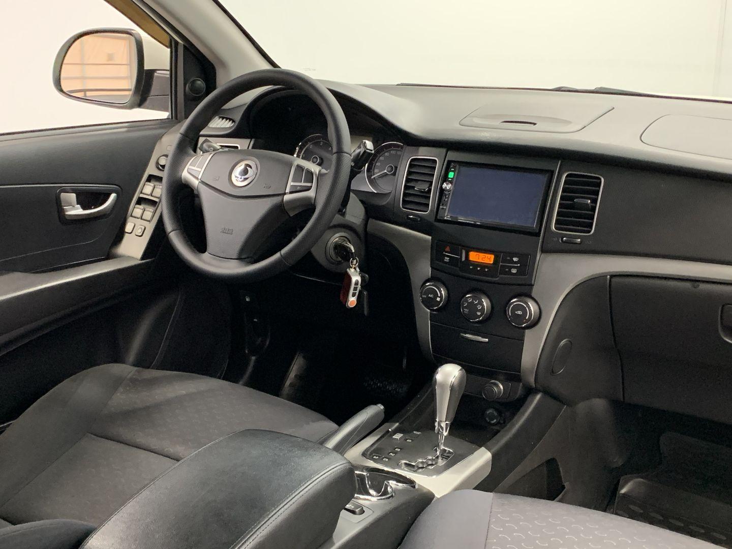 SsangYong Actyon 2011, белый