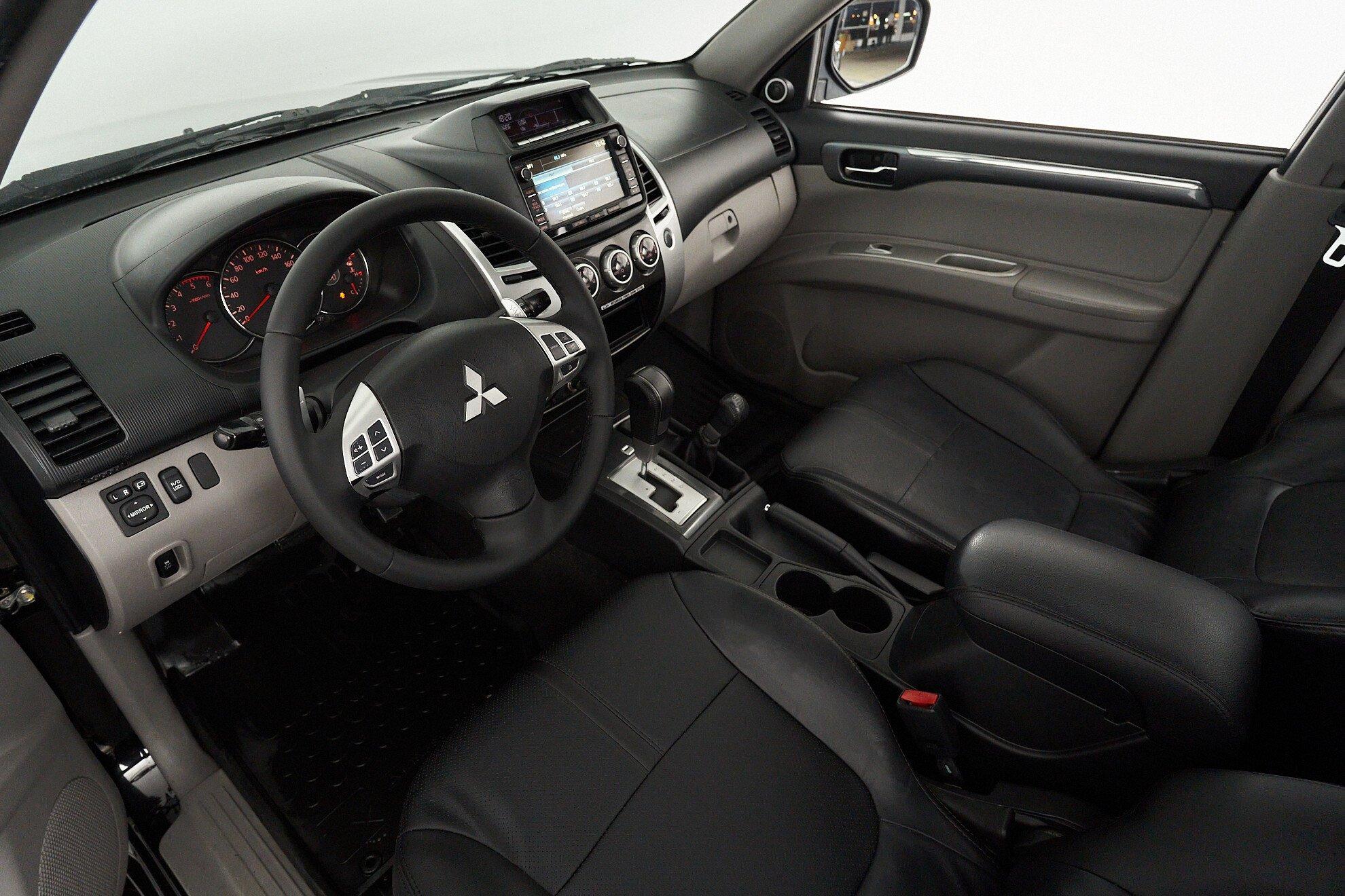 Mitsubishi Pajero Sport 2015, черный
